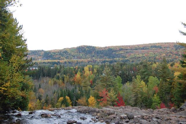 Domaine Le Bostonnais - Le Village En Bois Rond La Tuque Dış mekan fotoğraf