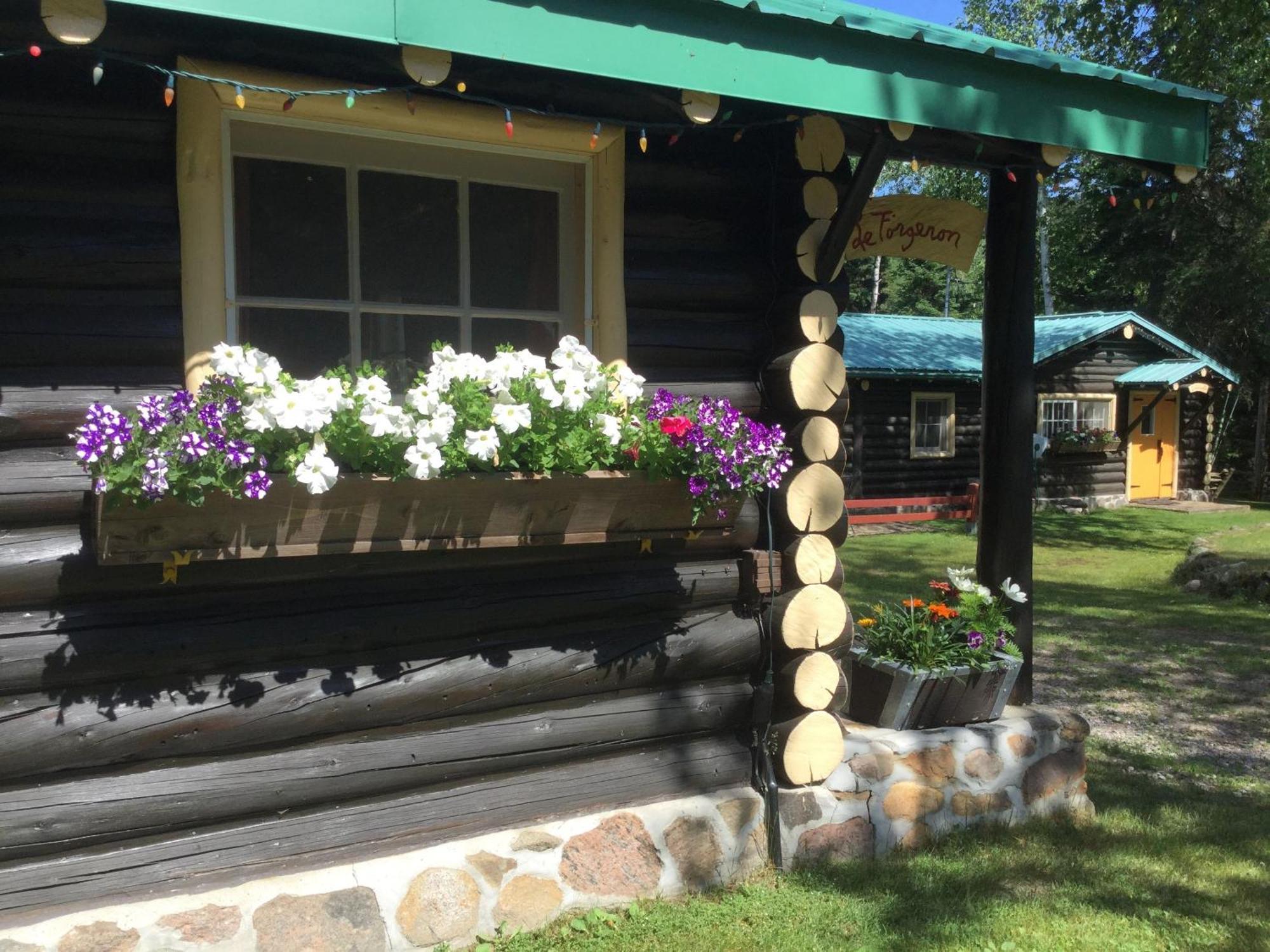 Domaine Le Bostonnais - Le Village En Bois Rond La Tuque Oda fotoğraf
