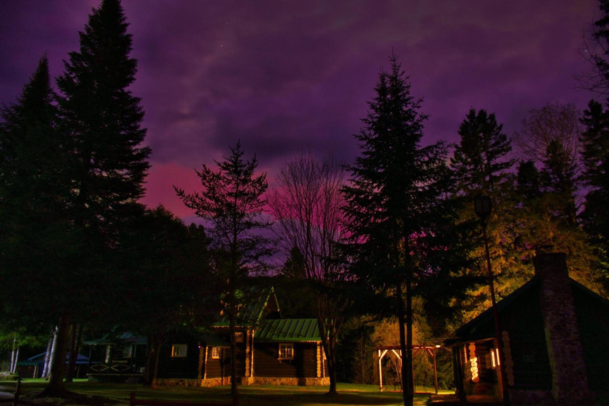 Domaine Le Bostonnais - Le Village En Bois Rond La Tuque Dış mekan fotoğraf