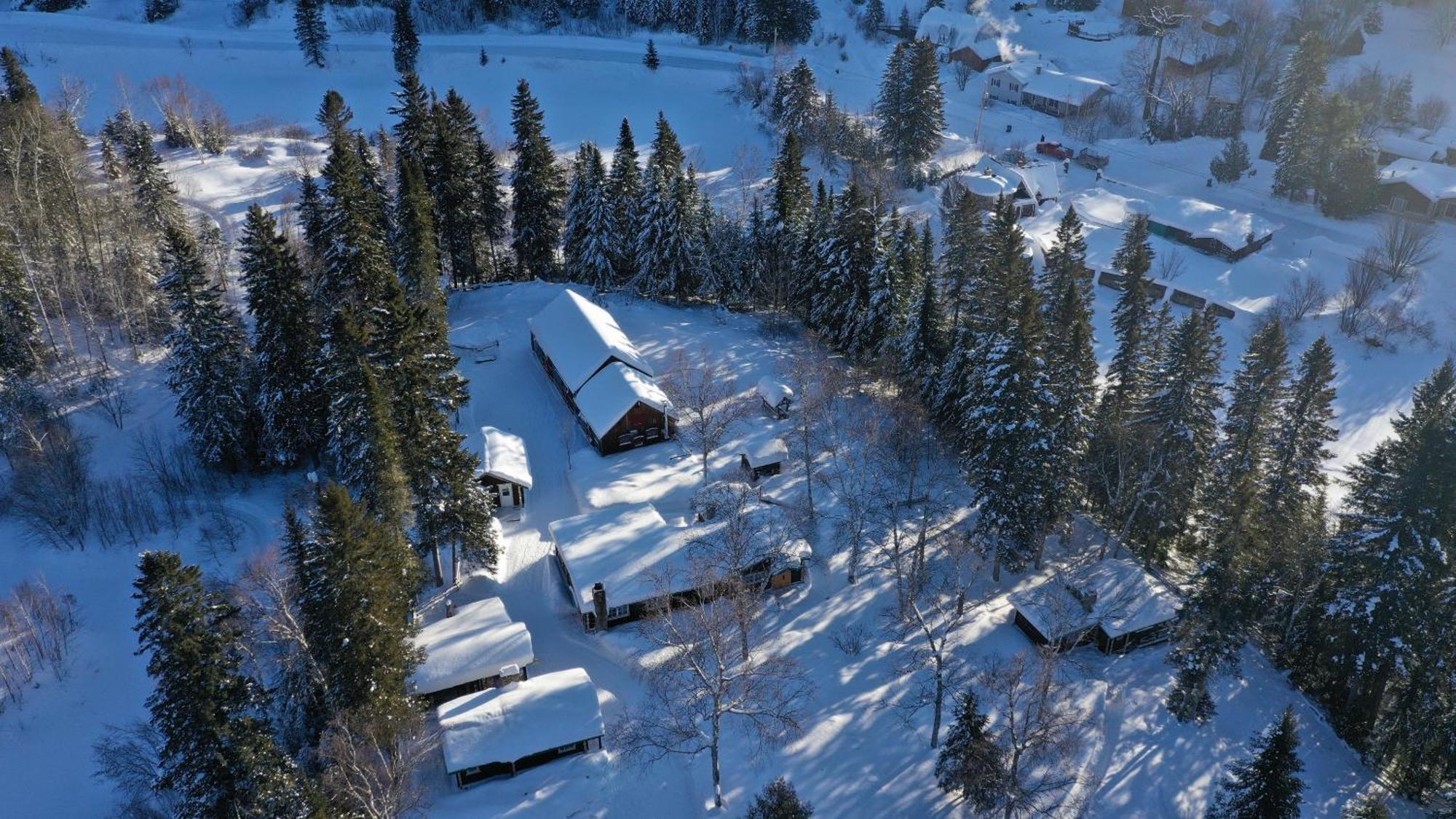 Domaine Le Bostonnais - Le Village En Bois Rond La Tuque Dış mekan fotoğraf